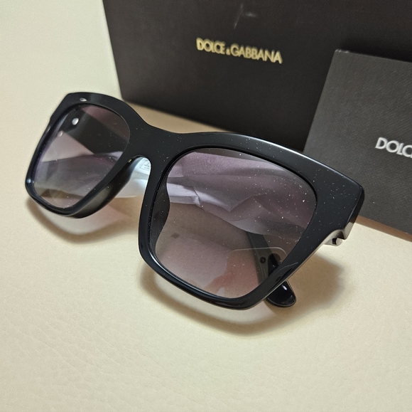 Dolce & Gabbana Oversized Sunglasses - Picture 3 of 10